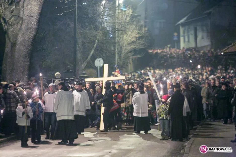 Droga Krzyżowa ulicami Mszany Dolnej (2013) - zdjęcie 8