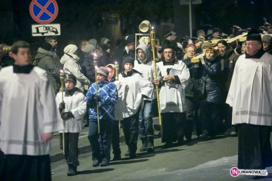 Droga Krzyżowa ulicami Mszany Dolnej (2013) - zdjęcie 10