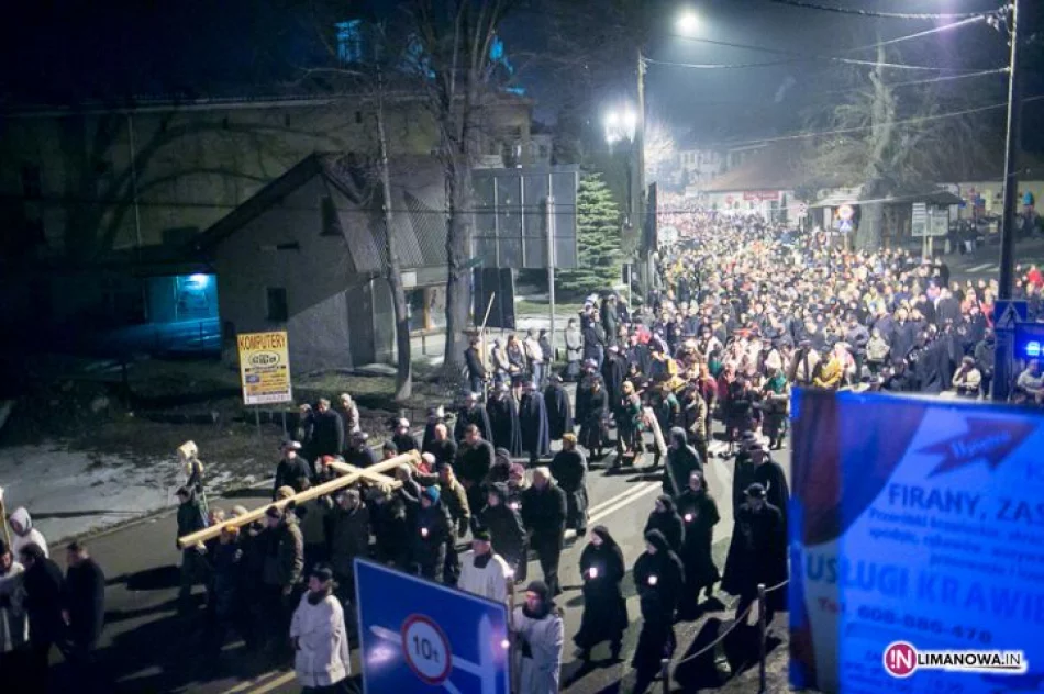 Droga Krzyżowa ulicami Mszany Dolnej (2013) - zdjęcie 12