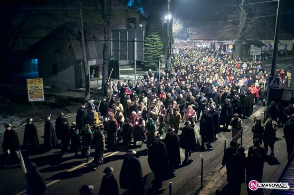 Droga Krzyżowa ulicami Mszany Dolnej (2013) - zdjęcie 13