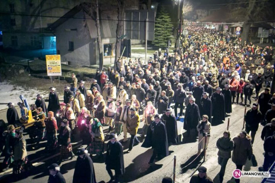 Droga Krzyżowa ulicami Mszany Dolnej (2013) - zdjęcie 14