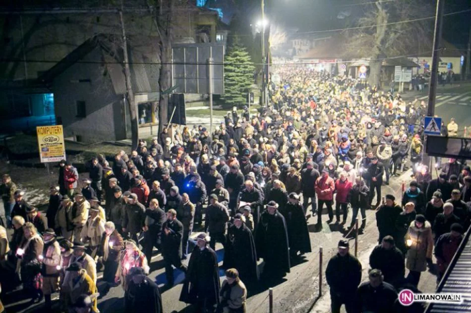 Droga Krzyżowa ulicami Mszany Dolnej (2013) - zdjęcie 15