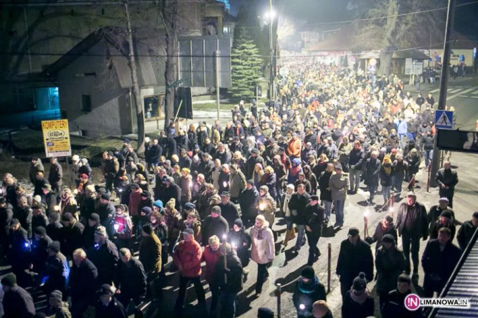 Droga Krzyżowa ulicami Mszany Dolnej (2013) - zdjęcie 17