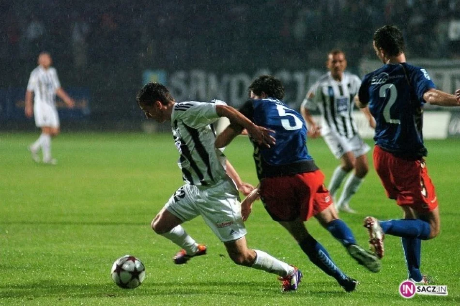 Biało-czarni przegrali na swojej murawie - zdjęcie 3