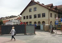 Mały Rynek zamknięty dla busów. Ruszyła budowa postumentu pod pomnik Piłsudskiego - zdjęcie główne