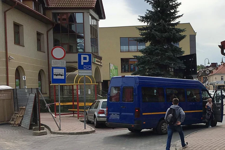 Mały Rynek zamknięty dla busów. Ruszyła budowa postumentu pod pomnik Piłsudskiego - zdjęcie 2
