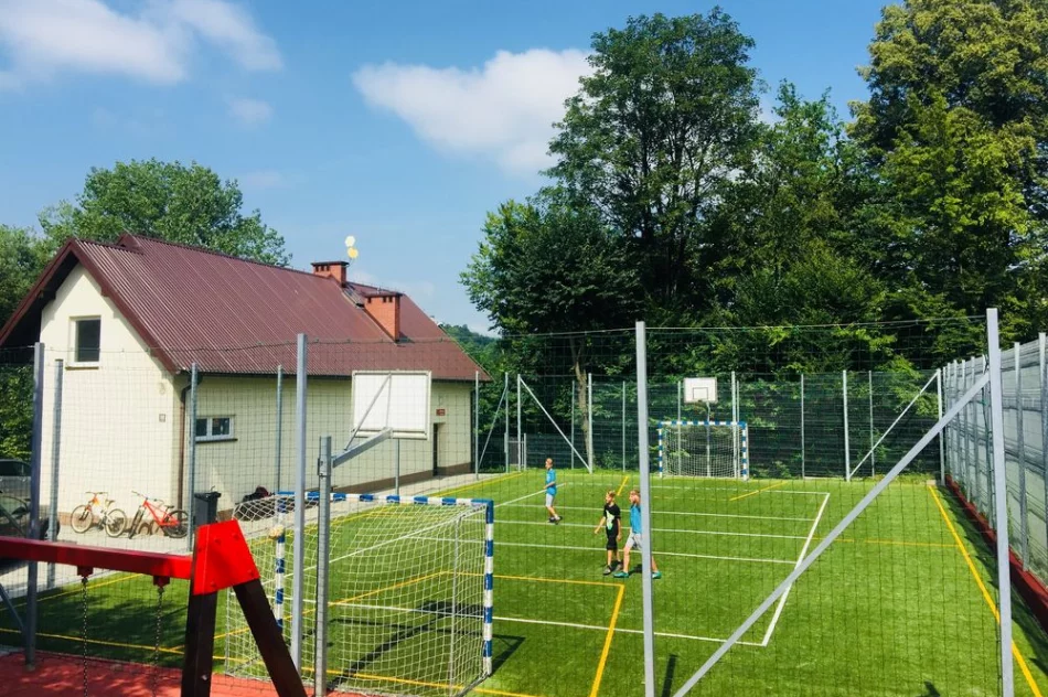Powstała baza rekreacyjno-sportowa w Sowlinach i Młynnem  - zdjęcie 2