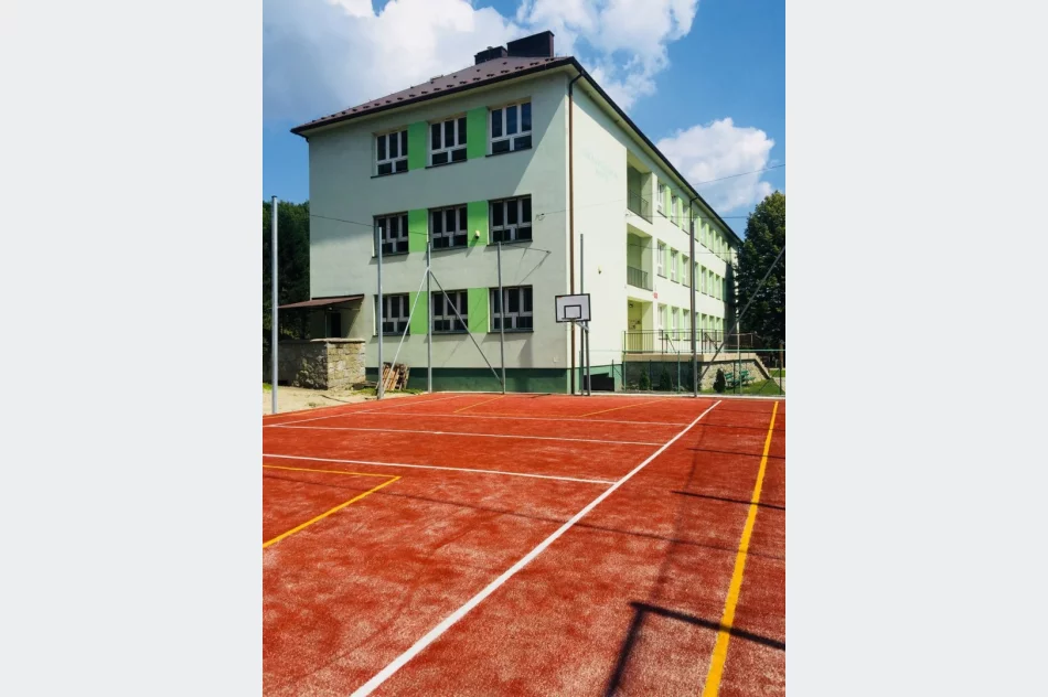 Powstała baza rekreacyjno-sportowa w Sowlinach i Młynnem  - zdjęcie 10