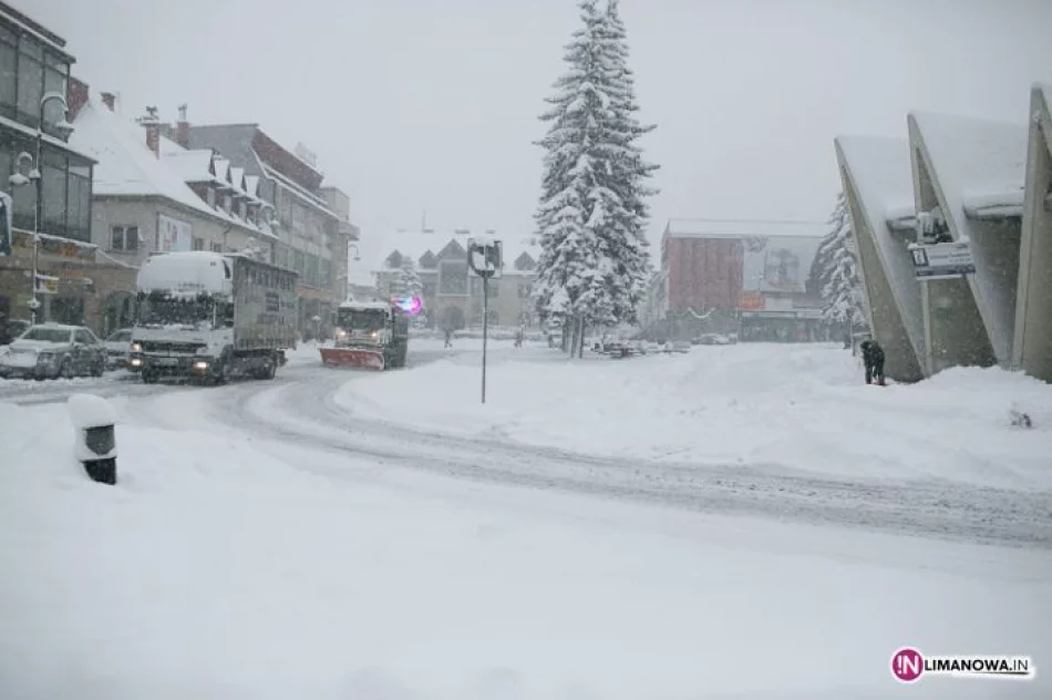 Intensywne opady śniegu w regionie - zdjęcie 3