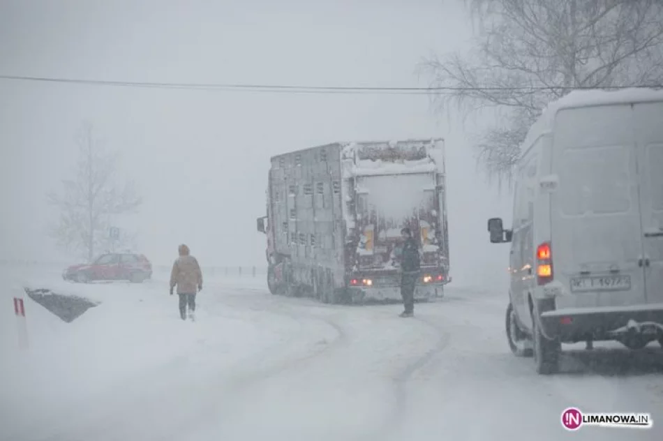 Intensywne opady śniegu w regionie - zdjęcie 12