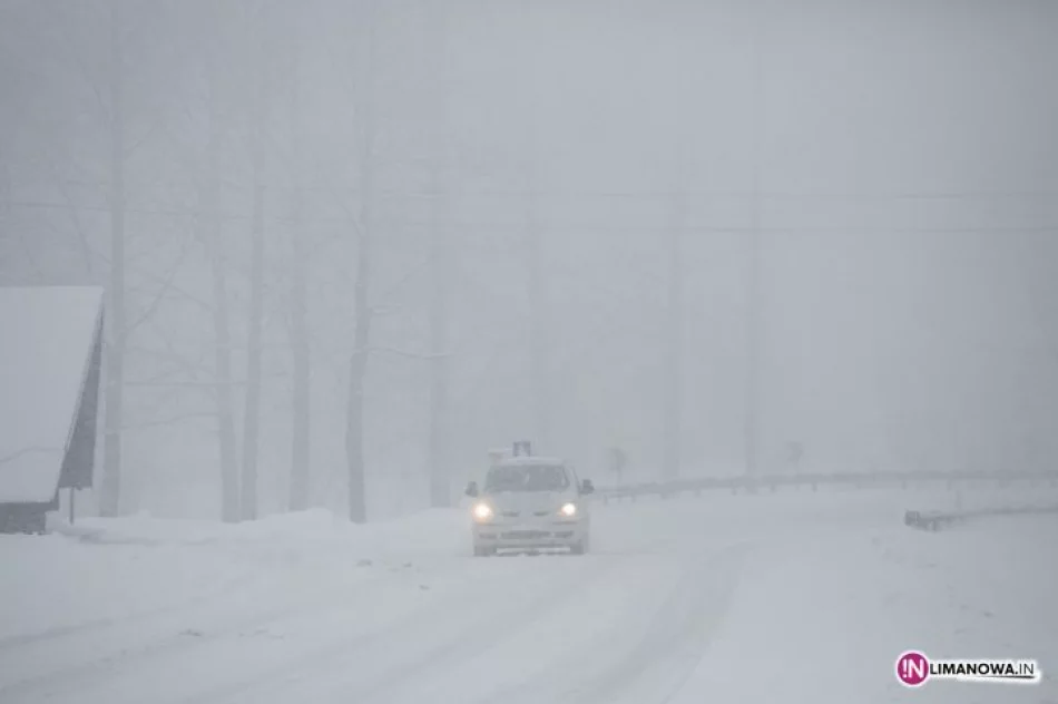 Intensywne opady śniegu w regionie - zdjęcie 15