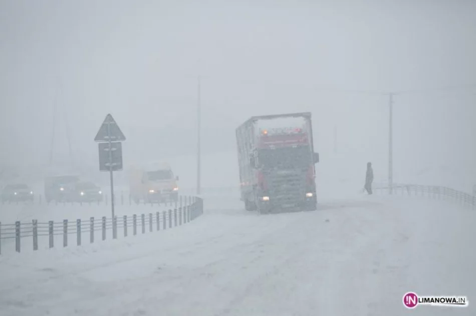 Intensywne opady śniegu w regionie - zdjęcie 17