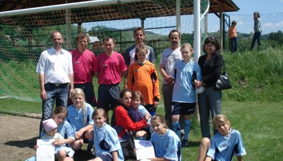 Piłkarki z Łostówki wśród najlepszych w Małopolsce - zdjęcie 1