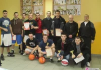 Yellow Pigs poza zasięgiem - zdjęcie główne