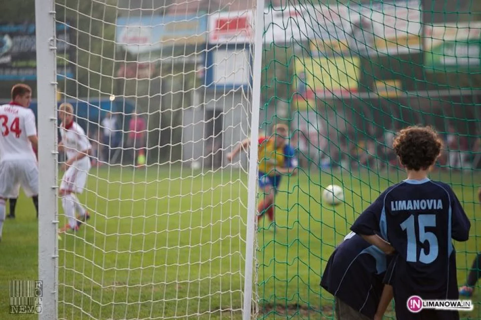 Limanovia  vs. Wisła Kraków "Razem podarujmy NOWE ŻYCIE KAROLKOWI" - zdjęcie 4