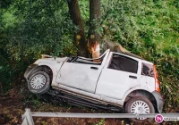 Poważne obrażenia 21-latki, którą wydobywano z pojazdu (wideo) - zdjęcie główne