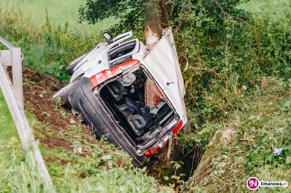 Poważne obrażenia 21-latki, którą wydobywano z pojazdu (wideo) - zdjęcie 2