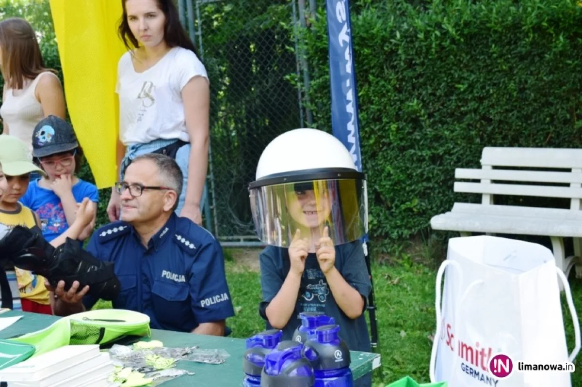 Policjanci spotkali się z dziećmi, by rozmawiać o bezpieczeństwie