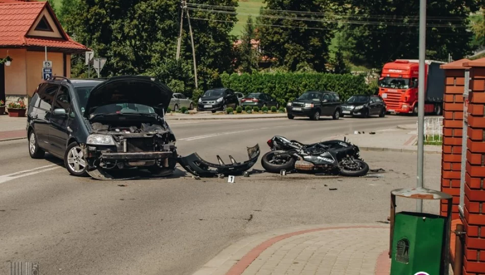 Samochód zderzył się z motocyklem - zdjęcie 1