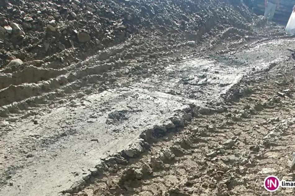 Piesi grzęzną w błocie - zdjęcie 3