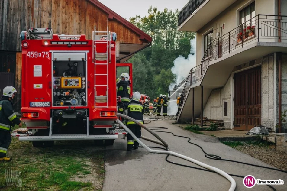 47 strażaków gasiło pożar budynku gospodarczego (wideo) - zdjęcie 4