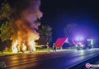 Spłonął zaparkowany samochód (wideo) - zdjęcie główne