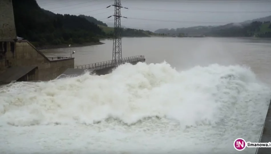 Zrzut wody z Jeziora Czorsztyńskiego  (wideo) - zdjęcie 1