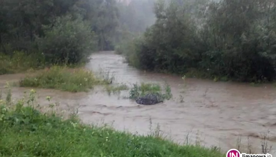 Rzeka wylała, nurt zniszczył przeprawy - zdjęcie 1