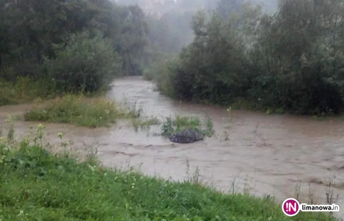 Rzeka wylała, nurt zniszczył przeprawy