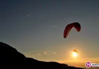 Paralotniarz bez uprawnień uderzył w grunt - zdjęcie główne