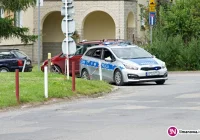 Parkują, utrudniając przejazd karetkom. Policja musi karać mandatami - zdjęcie główne