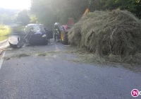 Samochód zderzył się z ciągnikiem - zdjęcie główne