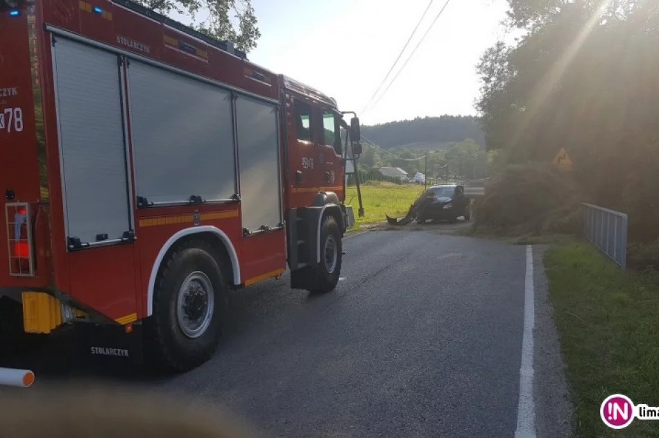 Samochód zderzył się z ciągnikiem - zdjęcie 3