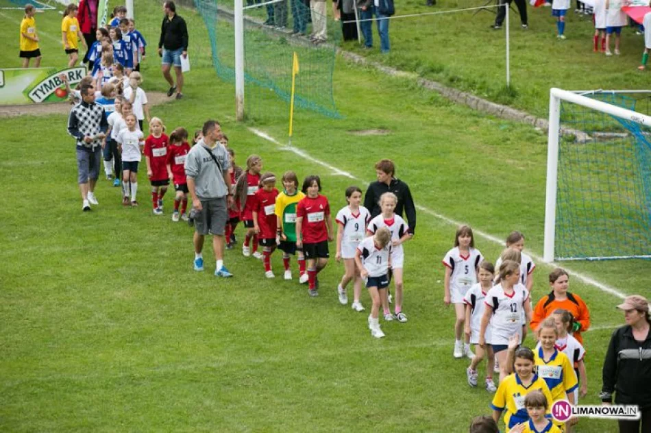 Z podwórka na stadion o Puchar Tymbarku - zdjęcie 12