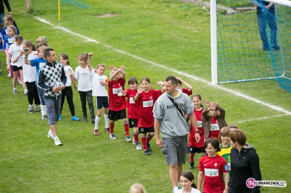 Z podwórka na stadion o Puchar Tymbarku - zdjęcie 13
