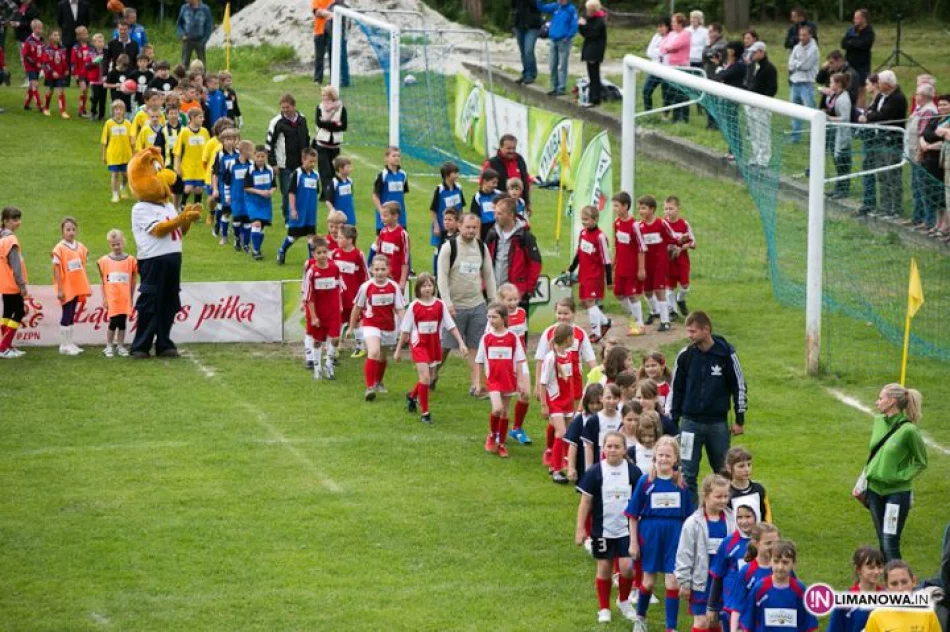 Z podwórka na stadion o Puchar Tymbarku - zdjęcie 16