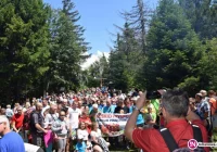 Turyści i pasjonaci górskich wędrówek gościli na Śnieżnicy - zdjęcie główne