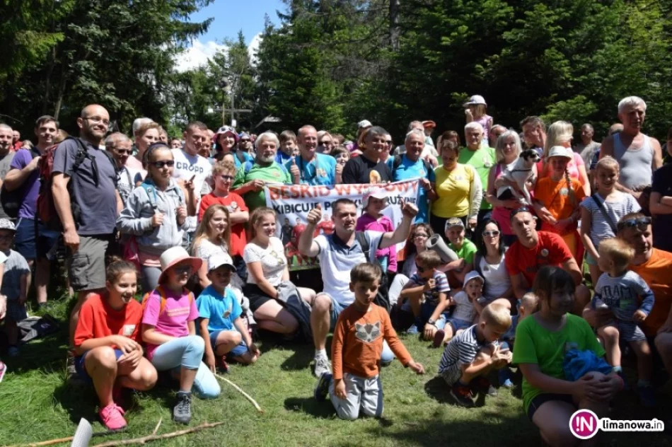 Turyści i pasjonaci górskich wędrówek gościli na Śnieżnicy - zdjęcie 2