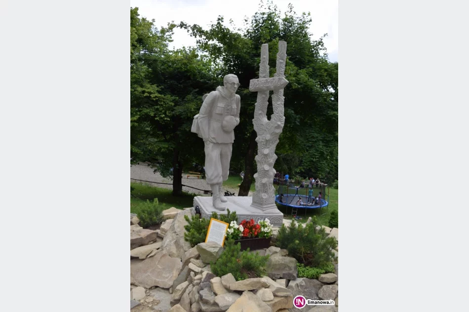 Turyści i pasjonaci górskich wędrówek gościli na Śnieżnicy - zdjęcie 3