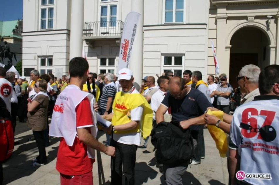 Gorliczanie na pikiecie pod Pałacem Prezydenckim - 24 maj - zdjęcie 4