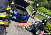 Motocykl zderzył się z samochodem - zdjęcie główne