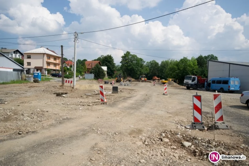 Trwa budowa placu manewrowego węzła przesiadkowego - zdjęcie 3