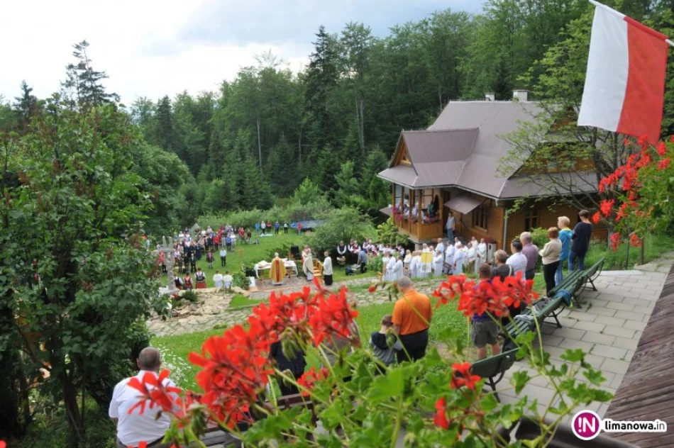 Metropolita poświęcił pomnik papieża-turysty - zdjęcie 2