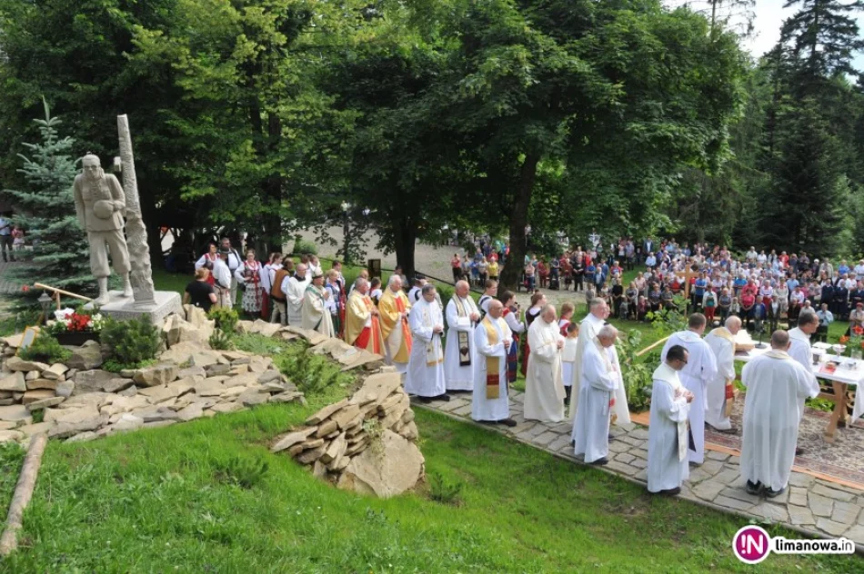 Metropolita poświęcił pomnik papieża-turysty - zdjęcie 3