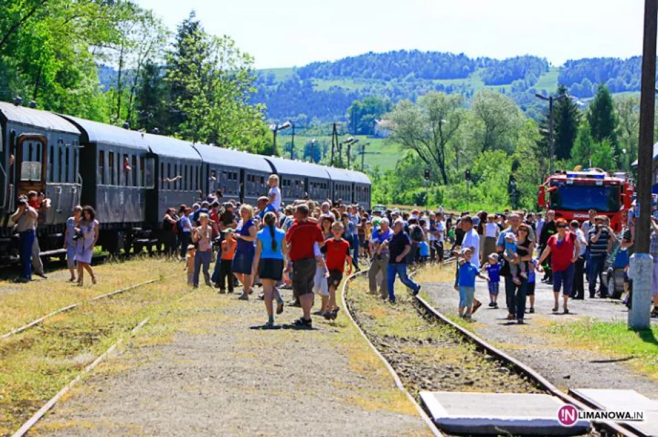 Pociąg retro na stacji w Limanowej - zdjęcie 2