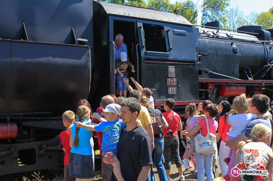 Pociąg retro na stacji w Limanowej - zdjęcie 3