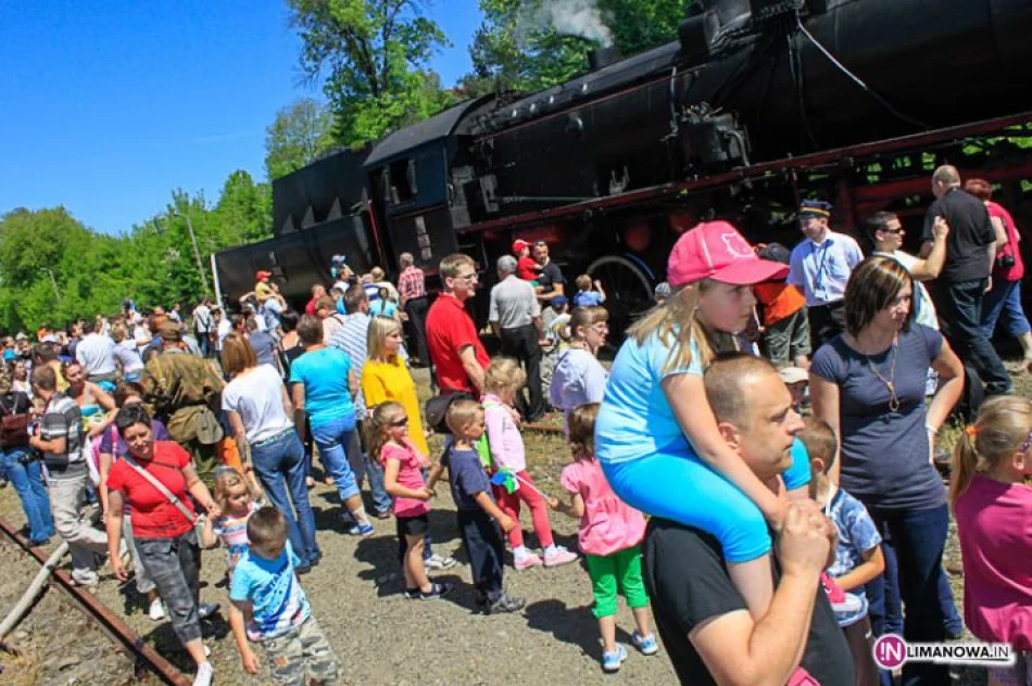 Pociąg retro na stacji w Limanowej - zdjęcie 4