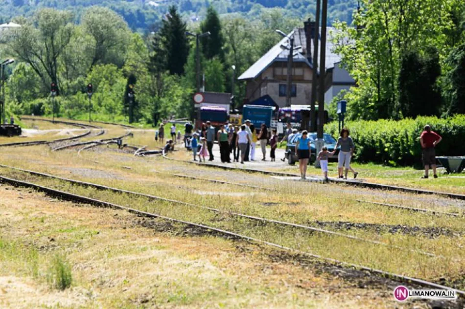 Pociąg retro na stacji w Limanowej - zdjęcie 5