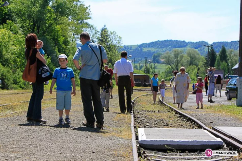 Pociąg retro na stacji w Limanowej - zdjęcie 7