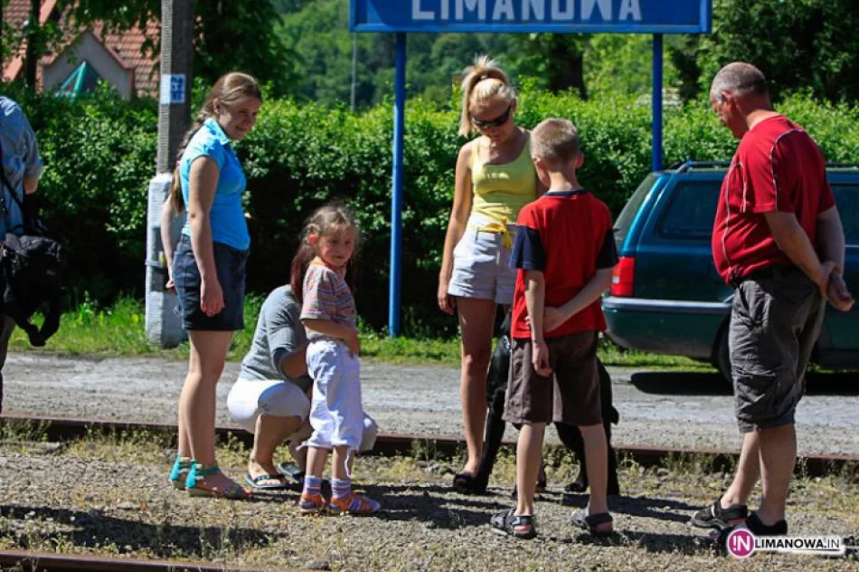 Pociąg retro na stacji w Limanowej - zdjęcie 10